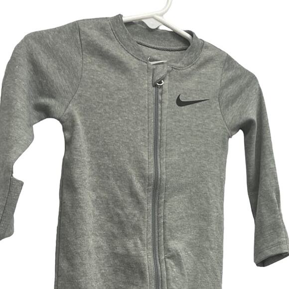 New Nike Baby Infant 6 Mos Zip Up Gray One Piece Long Sleeve Sleeper Bodysuit - Picture 2 of 4